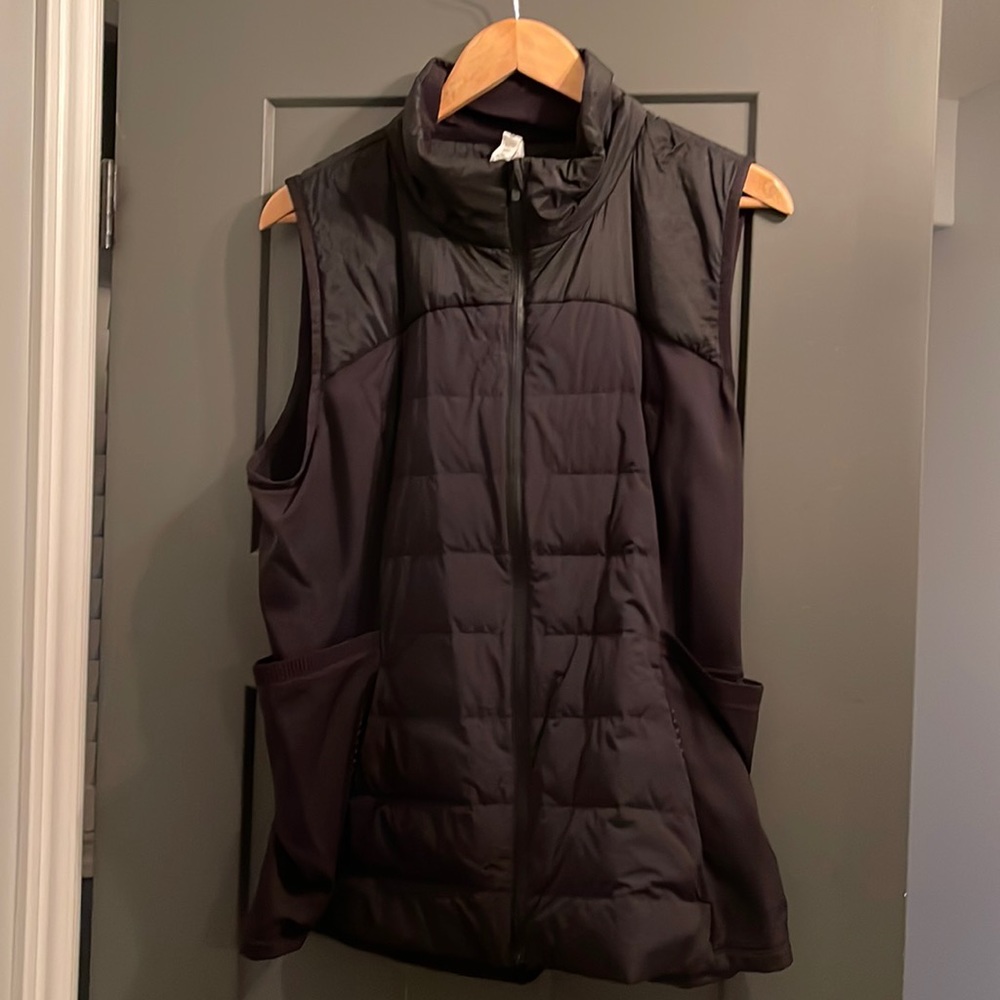 LULULEMON Down for it all vest